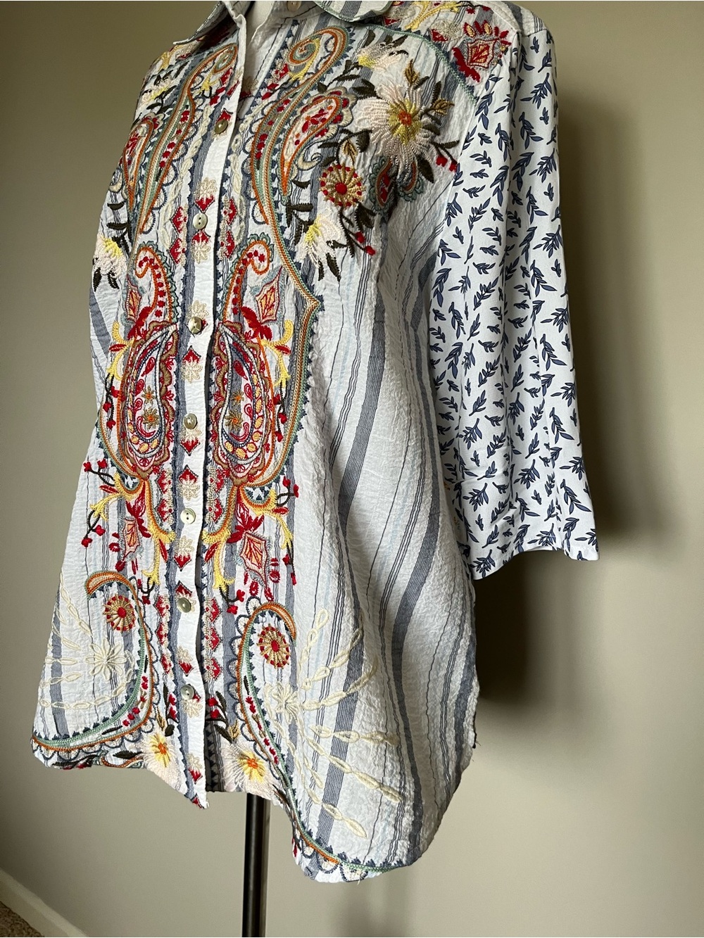 John Mark Women's Oversized Embroidered Boho Blouse Size Small - Picture 4 of 11
